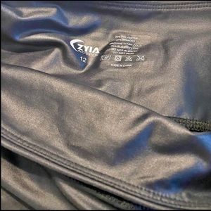 ZYIA Light n tight Metallic Leggings, NWOT